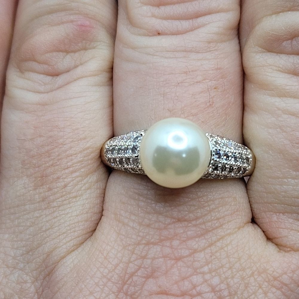 5/$21 ❤️ WHITE GOLD MARCASITE AND PEARL RING SIZE 10